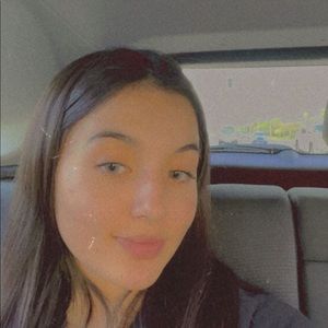 Meet your Posher, Chloe